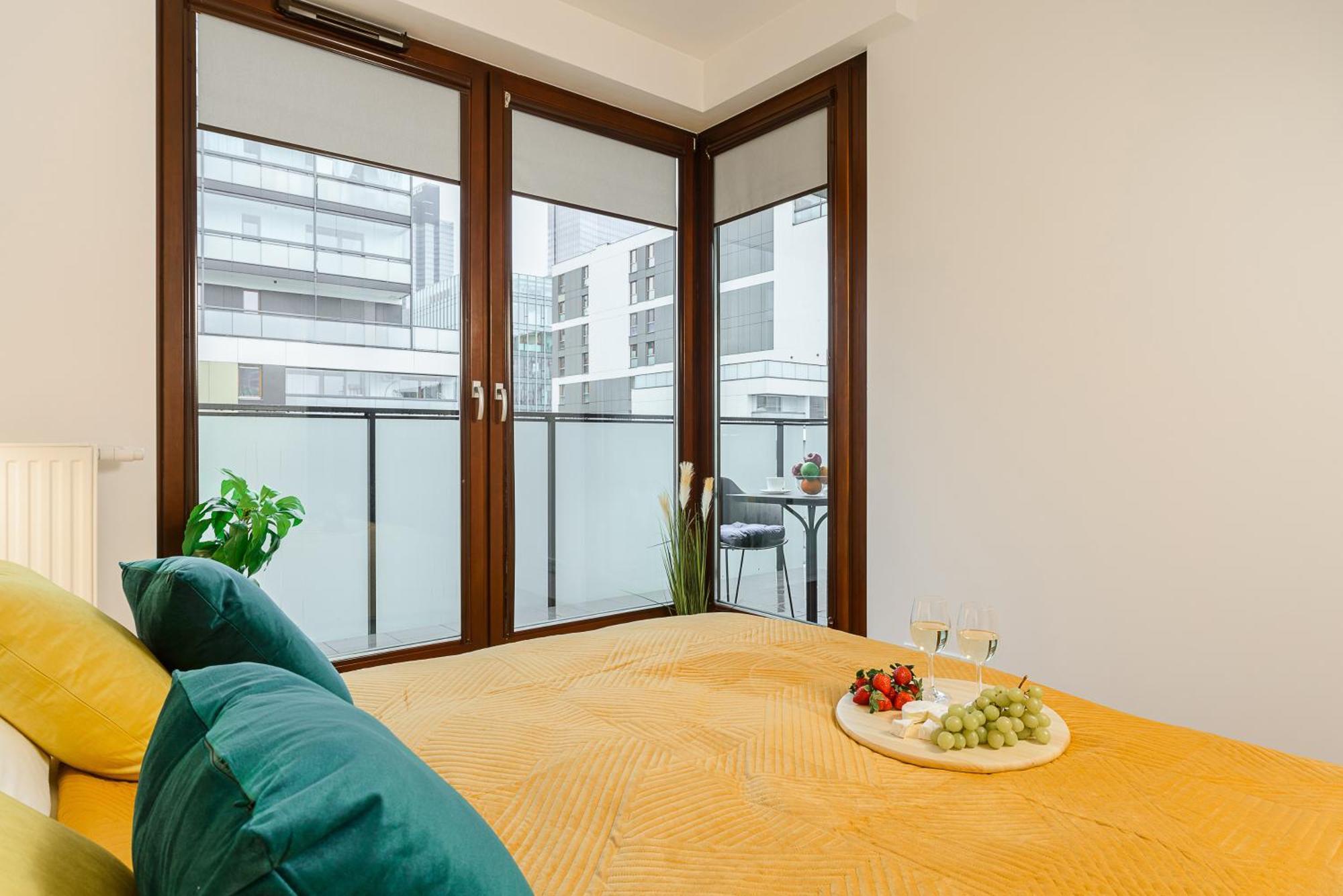 Cozy Family Apartments With Balcony Near Zlote Tarasy Warschau Exterior foto